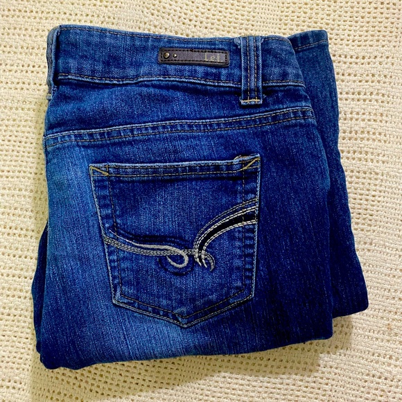 lei Denim - L.E.I. Sophia Hipster Flare Women's Junior Size 9 Short Jeans